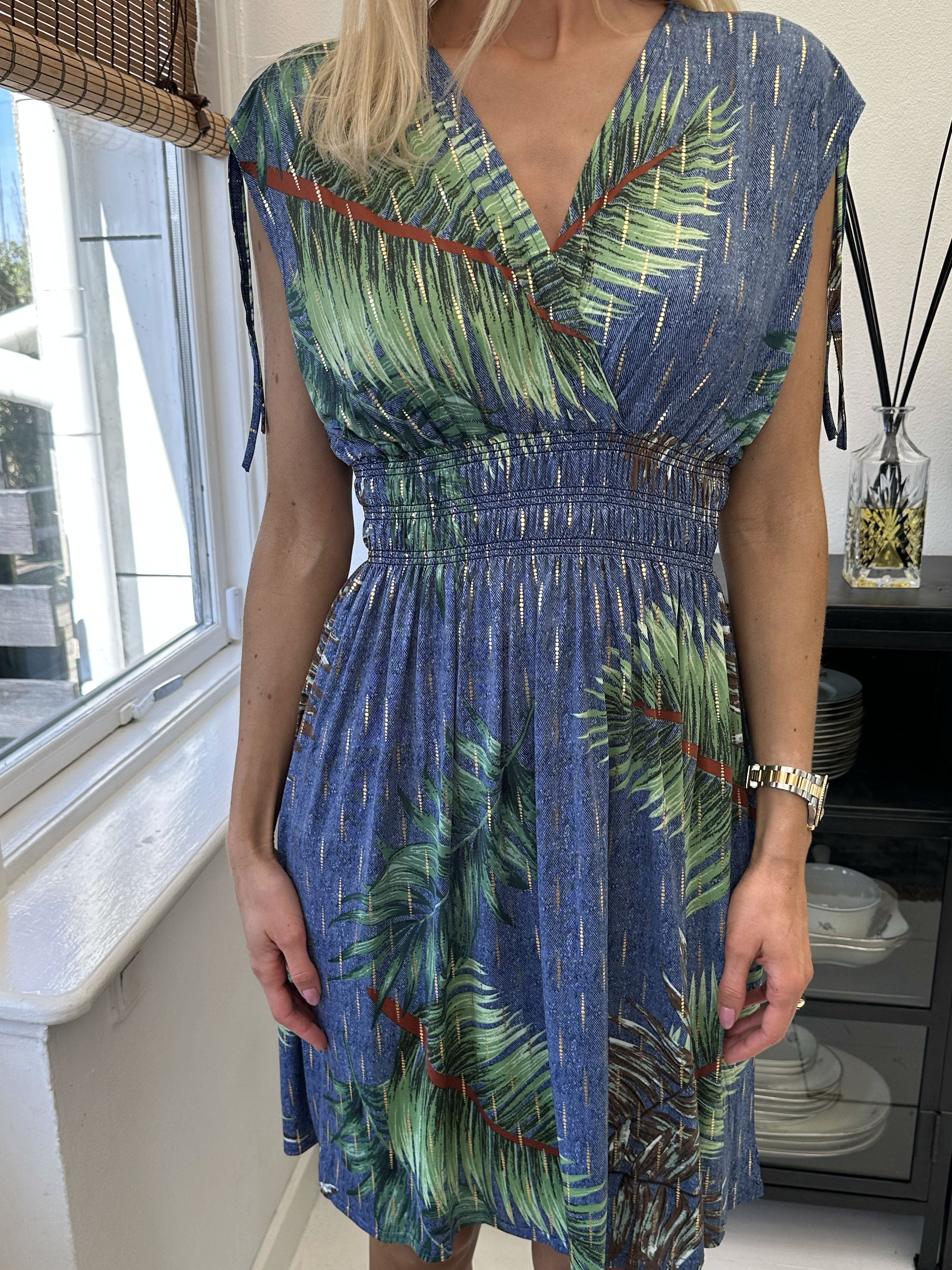 Pams palm Short - Kort elastisk klänning i rynkfritt tyg - Black